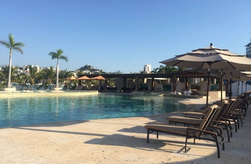 Las Playas Apartment | Dept. Large. Beautiful view of the main bay.