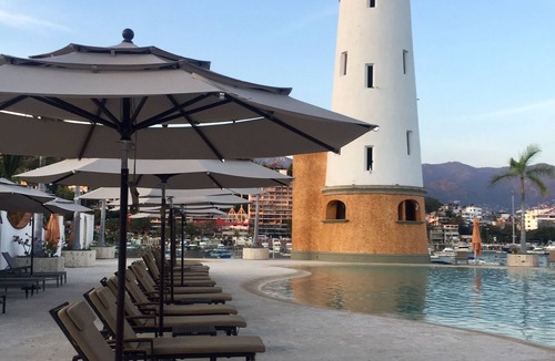 Las Playas Apartment | Dept. Large. Beautiful view of the main bay.