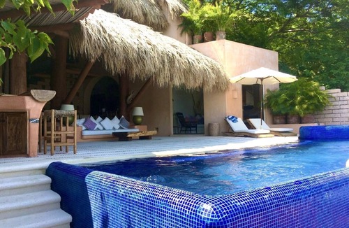 Playa Las Gatas House | Design Beach House with spectacular view to Bahía de Zihuatanejo