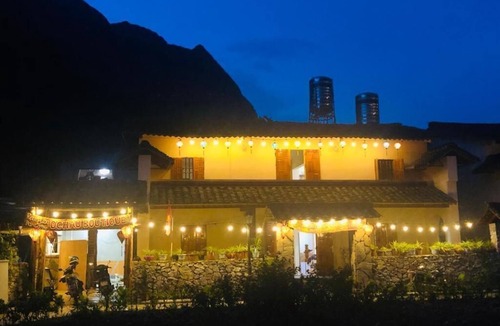 Meo Vac House | Double Room with Balcony - O'Chau Meo Vac Homestay