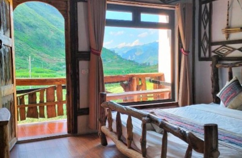 Meo Vac Bed & Breakfast | Double Room with Mountain View - O'Chau Meo Vac Homestay
