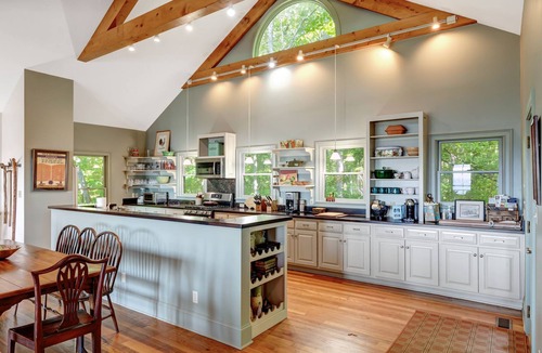 Clifftops House | Dramatic Mountain View Within Minutes from Sewanee