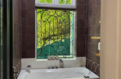 Huong Thuy Hotel | Dreamie House Huế
