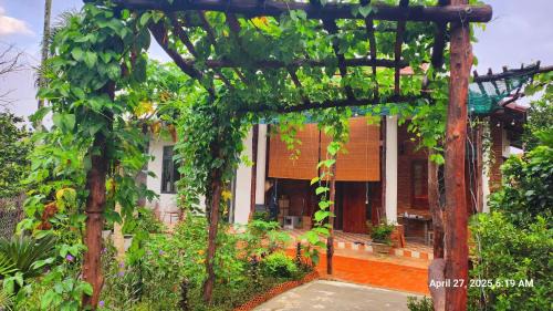 Quan Tom House | Du Yên Garden Of Blessings