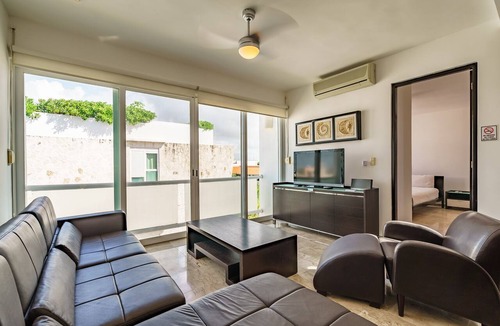 Centro Apartment | Duplex w/Rooftop Plunge Pool – Walk to Beach