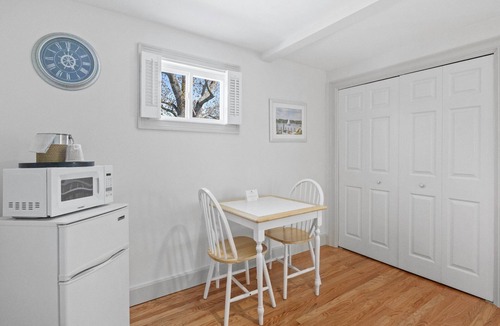 Eastham Hotel | Eagle Wing Inn - Cape Cod