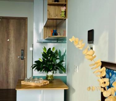 Van Giang Apartment | Ecopark Lushy Stay - Garden in the Cloud