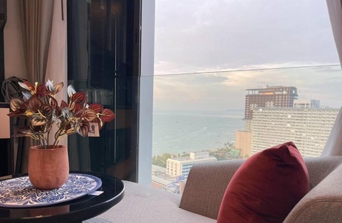 Pattaya Bay Apartment | EDGE! 1br Seaview heart in Pattaya rooftop pool