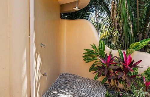 San Francisco House | EL NIDO DE LA TORTUGA - A Poolside, Cozy Casita Nestled Into the Hillside