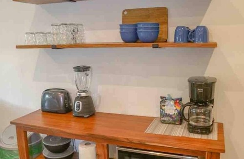 Mario Villanueva Madrid Condo | Elegant 1-Bedroom Retreat w/Rooftop Oasis & Pool