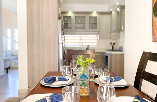 Hermosillo House | Elegant House w/Alberca 5 min Airport/Consulate