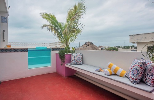 La Gloria Villa | Elegant private room by a pool