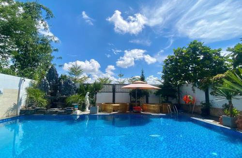 Huong Thuy Villa | Êm Villa 8 Bedrooms with Swimming Pool