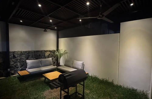 Oaxtepec House | Escape to Cocoyoc modern house with lake and pool near Oaxtepec and Tlayacapan.