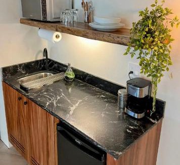 Alta Vista Apartment | Estudio de lujo 101 con patio en la Zona Romántica