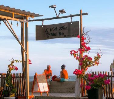 East Ham Tien Beach Hostel | EVA HUT Mui Ne Beach Hostel