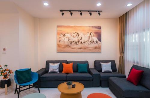 Phra Khanong Nuea Villa | EXCLUSIVE SUKHUMVIT RESIDENCE, 3 Min BTS, Thonglor, 20 Guests