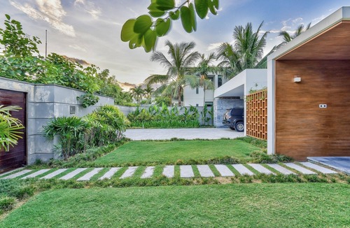 Ngu Hanh Son Villa | Exotic 6-BDR Beachfront Villa with 200sqm pool
