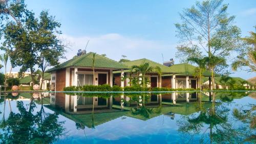 Ba Keo Resort | Famiana Green Villa - Complimentary Airport Shuttle