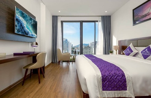 Ngu Hanh Son Hotel | Family Balcony Room 4