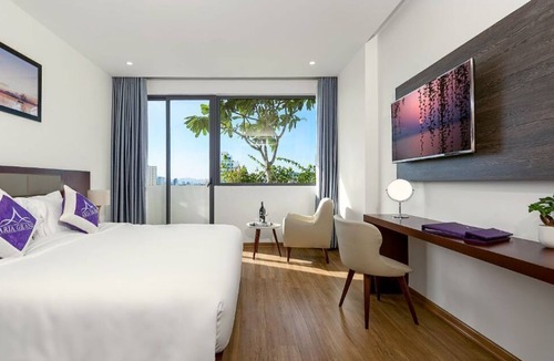 Ngu Hanh Son Hotel | Family Balcony Room 4