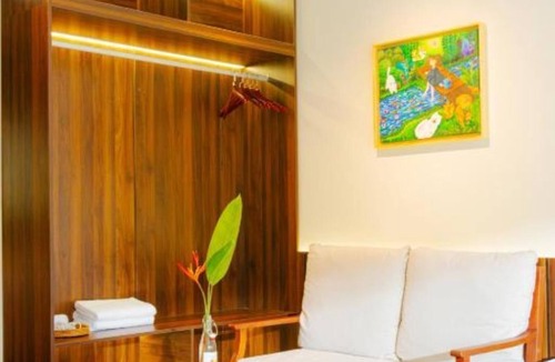 Son Tay Bed & Breakfast | Family Room with Lake View