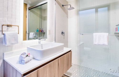 Granada Apartment | Fancy 3BR Apt | 2 Rooftops +Gym+B/Center | Best Location