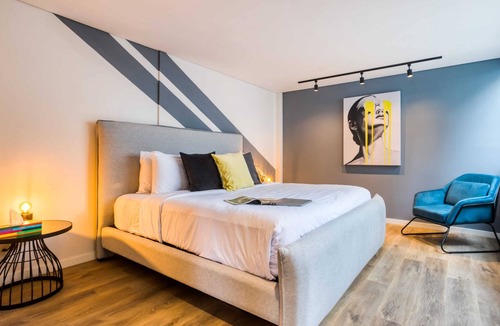 Granada Apartment | Fancy 3BR Apt | 2 Rooftops +Gym+B/Center | Best Location