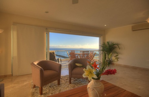 Emiliano Zapata Condo | Farito Beachfront Penthouse, Surf & Paddle Board.