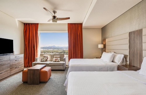 Silao Hotel | Fiesta Inn Suites Aeropuerto del Bajío