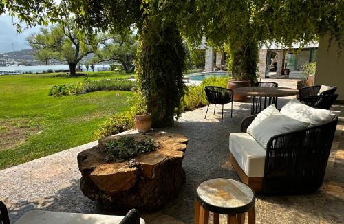 Santiago Villa | FIFA BBVA Stadium and Monterrey near this 4 bedroom Lakefront Villa, transport on demand
