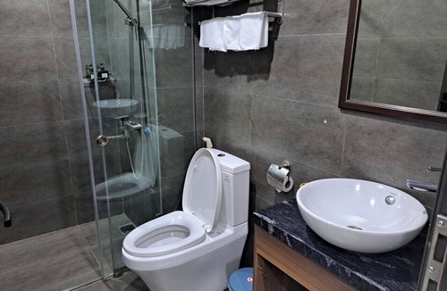 Thai Thuy Hotel | Golden Moon Hotel TP