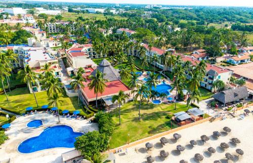 Bucerias Resort | Grand Decameron Complex Bucerias, A Trademark All-Inclusive Resort