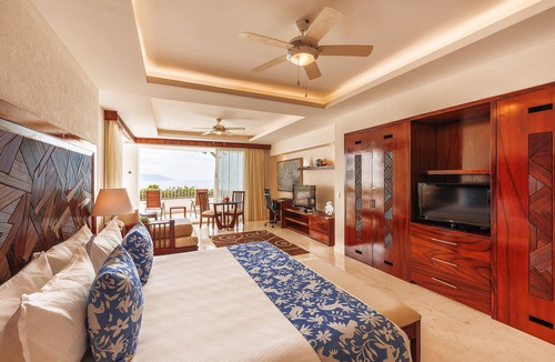 Conchas Chinas Hotel | Grand Miramar All Luxury Suites & Residences