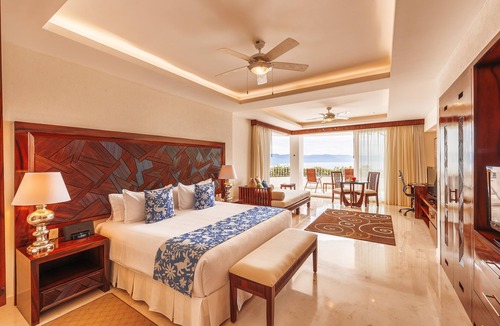 Conchas Chinas Hotel | Grand Miramar All Luxury Suites & Residences