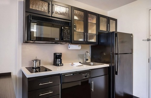 North Mountain Hotel | Great Phoenix Glendale Stay! 3 Spacious Units w/Private Kitchen, Hot Tub