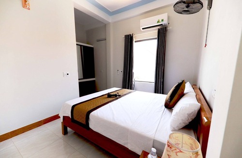Phong Nha Bed & Breakfast | Green Land Backpackers Hostel- Triple Bed & Mountain View