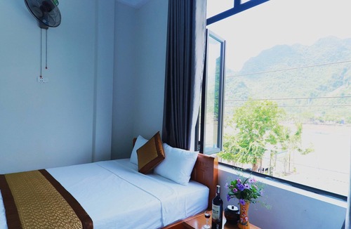 Phong Nha Bed & Breakfast | Green Land Backpackers Hostel- Triple Bed & Mountain View
