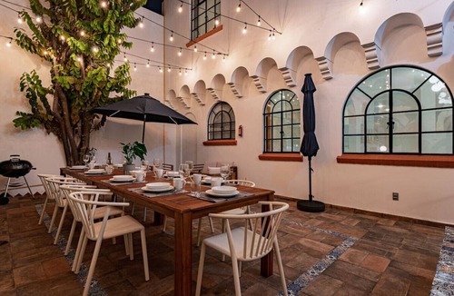 Benito Juarez House | Group-Friendly Terrace Delight near WTC & Shops