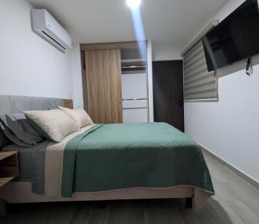 Balcones de Loma Linda Apartment | Habitación Luna, acceso a amenidades de lujo
