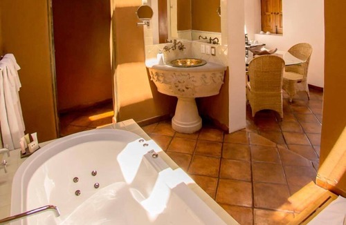 Tzintzuntzan Hotel | Hacienda Ucazanaztacua