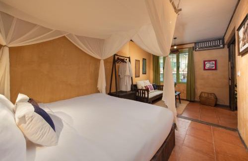 Hang Bac Apartment | Hanoi Old Quarter Apt - Bathtub, Wifi, Netflix