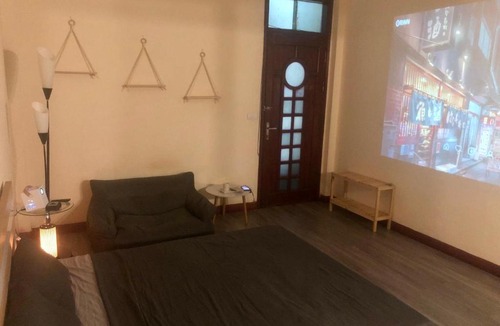 Hang Trong Apartment | Heart of Old Quarter with projector, near church
