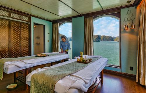 Ha Long Boat Rental | Heritage Line Ylang Cruise - Halong Bay & Lan Ha Bay