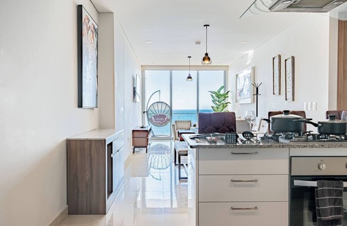 Zona Dorada Apartment | Hermoso Condo al Pie de la Playa "Camino al Mar"