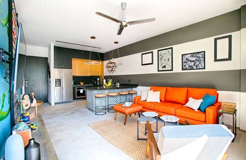 Romantic Zone Condo | HGTV Loft | Rooftop Pool + Gym + Views + Bar
