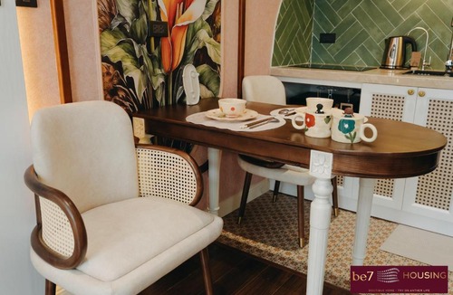 Gia Lam Apartment | High Ser-Apt -Warmly & Spacious- Peaceful- Bathtub- Greenview- Nearly bus stop- 30mins by car to HanoiOldQuater - Vinhomes OceanPark
