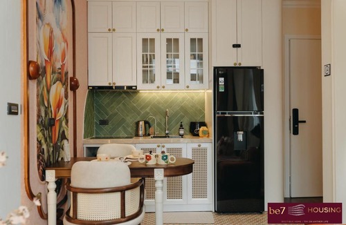 Gia Lam Apartment | High Ser-Apt -Warmly & Spacious- Peaceful- Bathtub- Greenview- Nearly bus stop- 30mins by car to HanoiOldQuater - Vinhomes OceanPark