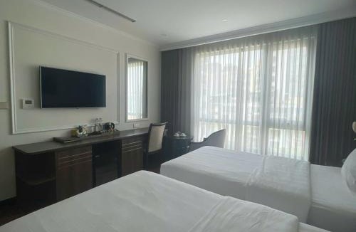 Dich Vong Hotel | Hillary Hanoi Hotel With Outdoor Swimming Pool