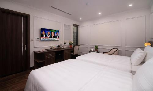 Dich Vong Hotel | Hillary Hanoi Hotel With Outdoor Swimming Pool